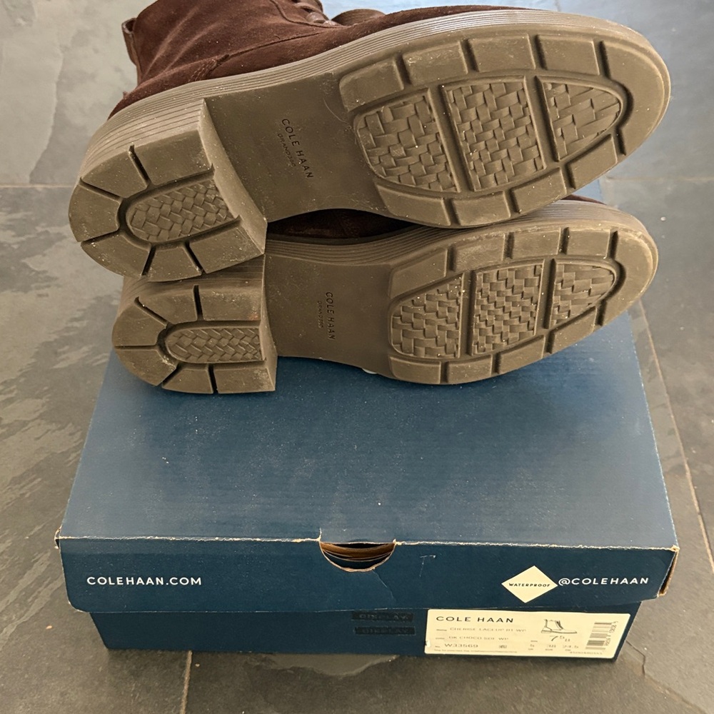 Cole Haan dark brown suede lace up winter boots waterproof size 7.5 new with box - Picture 7 of 7